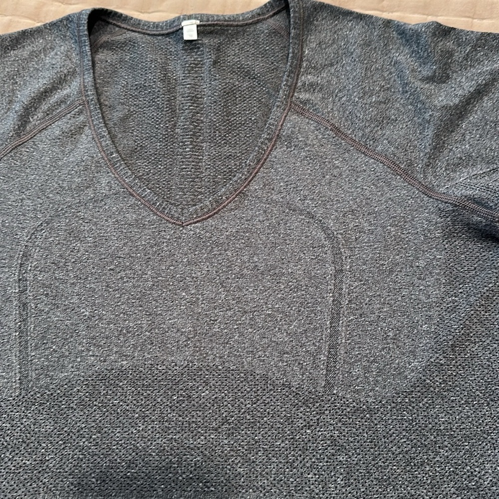Lululemon Charcoal Short Sleeve Athletic  Women's Tee - Picture 2 of 3